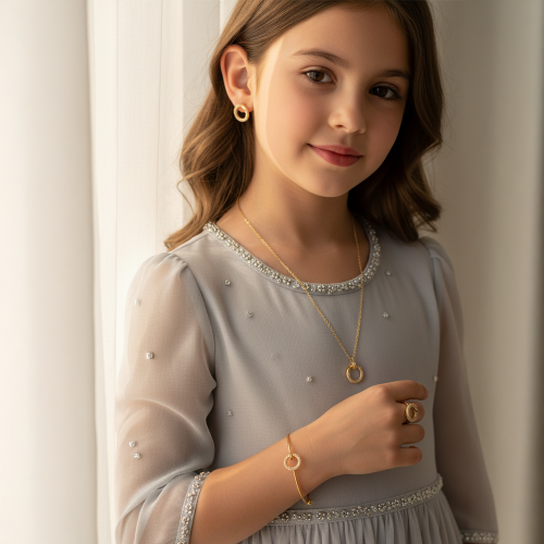 طقم أطفال بتصميم ناعم باللون الذهبي