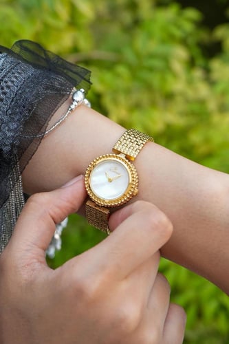 ساعة نسائية بسير ستيل بلون ذهبي