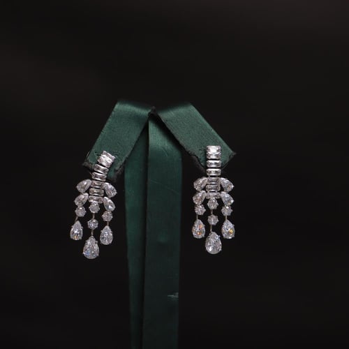 طقم نسائي فاخر مرصع بفصوص الزيركون