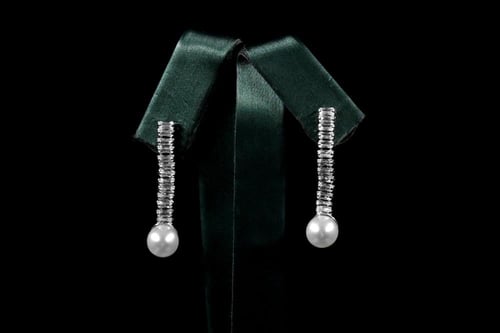 طقم نسائي فاخر مرصع بفصوص الزيركون