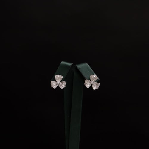 طقم نسائي فاخر مرصع بفصوص الزيركون