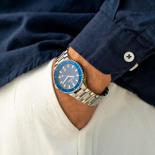 ساعة رجالية فضي بإطار وميناء أزرق – تصميم كلاسيك ه...