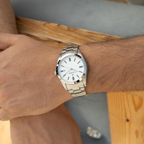 ساعة رجالية فضي وميناء أبيض – طابع عصري مميز