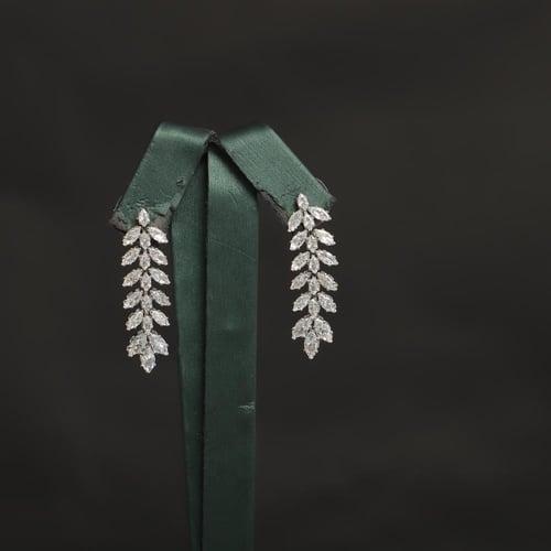 طقم نسائي فاخر مرصع بفصوص الزيركون