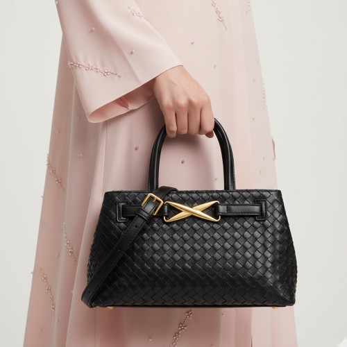 شنطة يد نسائية بحزام جلد - أسود