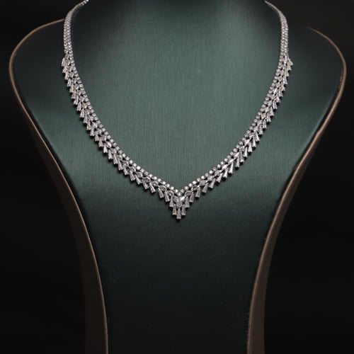 طقم نسائي فاخر مرصع بفصوص الزيركون