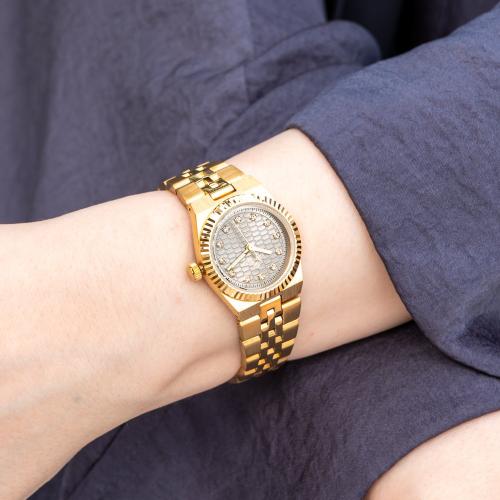 ساعة نسائية بستيل