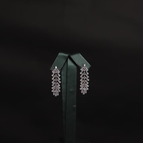 طقم نسائي فاخر مرصع بفصوص الزيركون