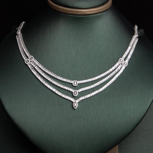 طقم نسائي فاخر مرصع بفصوص الزيركون