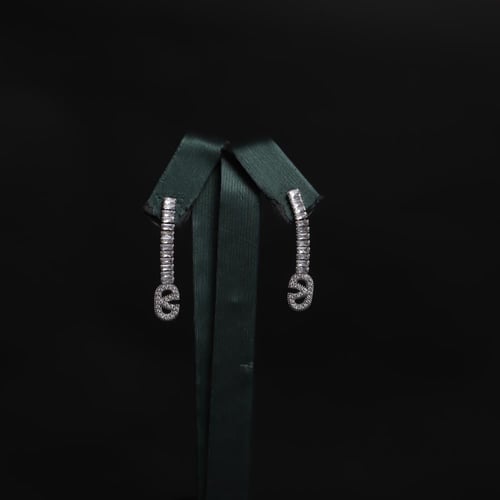 طقم نسائي فاخر مرصع بفصوص الزيركون