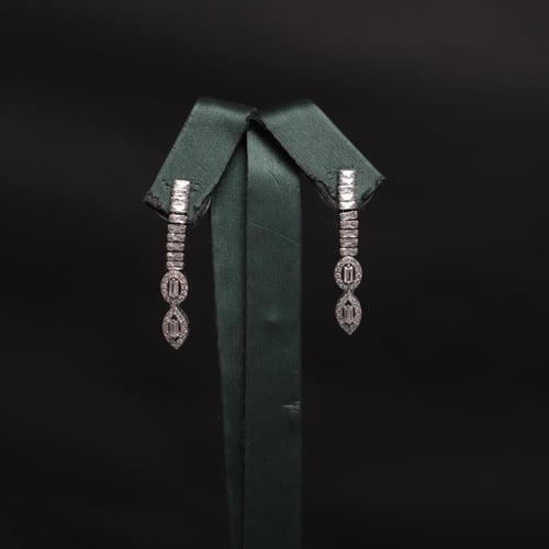 طقم نسائي فاخر مرصع بفصوص الزيركون