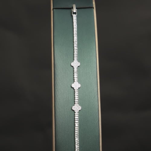 طقم نسائي فاخر مرصع بفصوص الزيركون