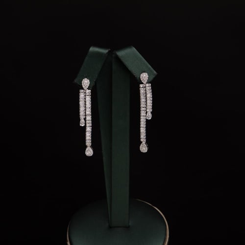 طقم نسائي فاخر مرصع بفصوص الزيركون