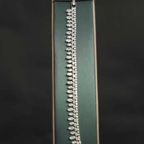 طقم نسائي فاخر مرصع بفصوص الزيركون