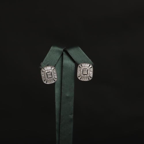 طقم نسائي فاخر مرصع بفصوص الزيركون