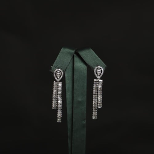 طقم نسائي فاخر مرصع بفصوص الزيركون