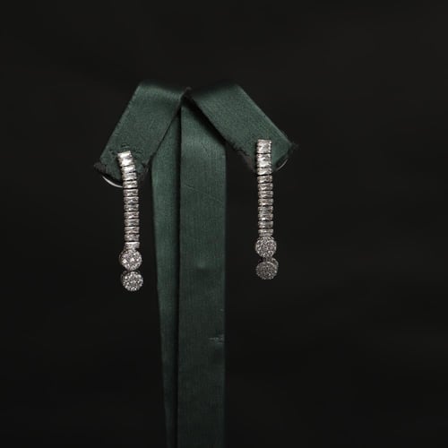 طقم نسائي فاخر مرصع بفصوص الزيركون