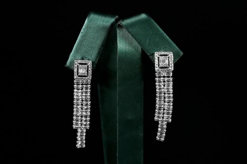 طقم نسائي فاخر مرصع بفصوص الزيركون