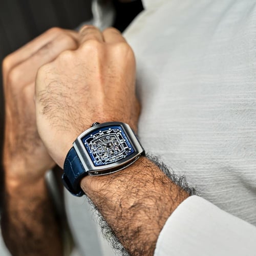 الساعة الفاخرة