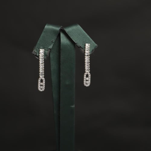 طقم نسائي فاخر مرصع بفصوص الزيركون