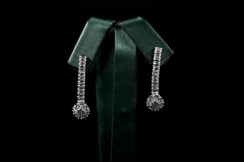 طقم نسائي فاخر مرصع بفصوص الزيركون