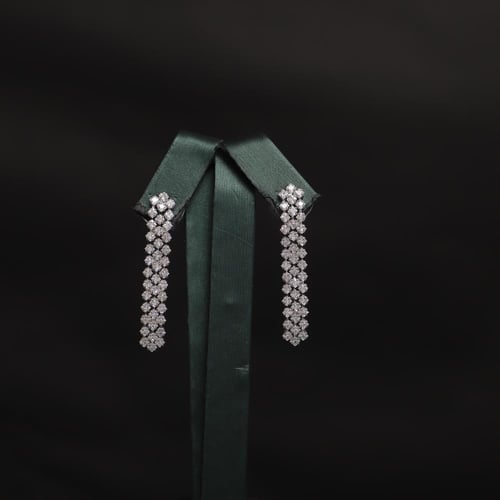 طقم نسائي فاخر مرصع بفصوص الزيركون