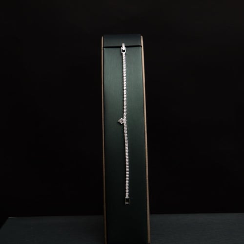 طقم نسائي فاخر مرصع بفصوص الزيركون