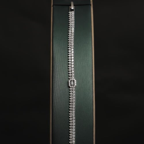 طقم نسائي فاخر مرصع بفصوص الزيركون