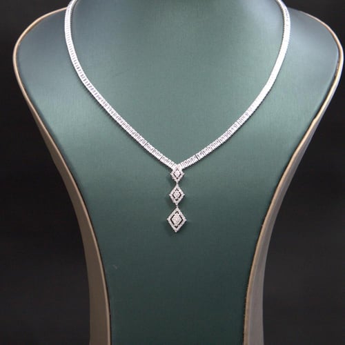 طقم نسائي فاخر مرصع بفصوص الزيركون