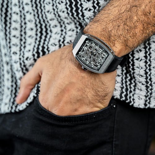 الساعة الفاخرة