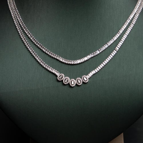 طقم نسائي فاخر مرصع بفصوص الزيركون