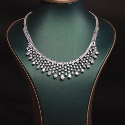 طقم نسائي فاخر مرصع بفصوص الزيركون