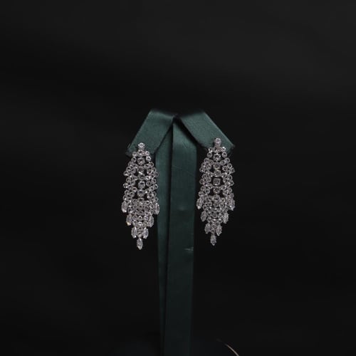 طقم نسائي فاخر مرصع بفصوص الزيركون