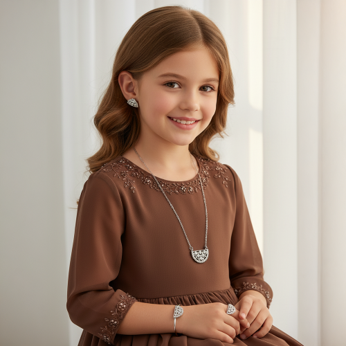 طقم أطفال بتصميم ناعم باللون الفضي