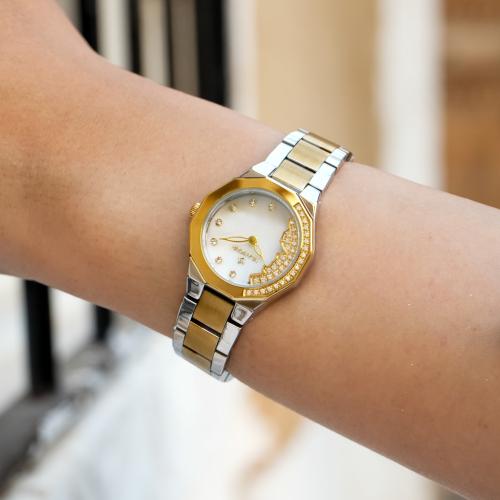 ساعة نسائية بسير ستيل بلون فضي وذهبي