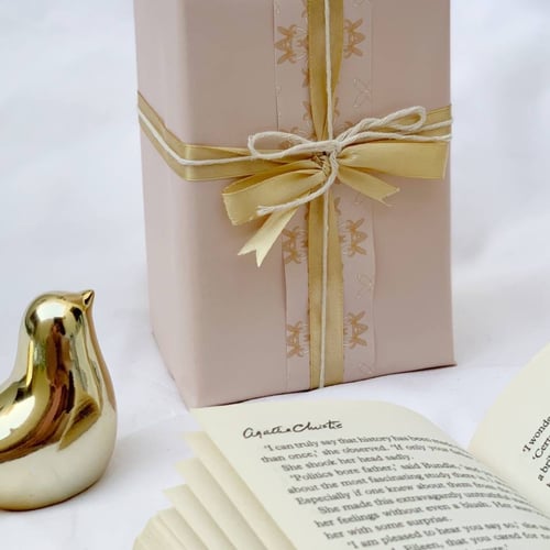 ورق تغليف للورد والهدايا - 12 قطعة