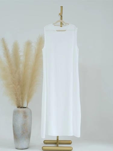 فستان العباية الذكي: رفيقكِ المثالي لإطلالة مرتبة...