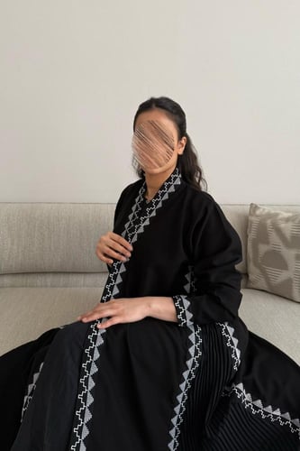 عباية كلوش بكسرات جانبية أنيقة - قماش كتان فاخر (A...