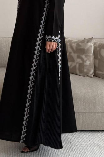 عباية كلوش بكسرات جانبية أنيقة - قماش كتان فاخر (A...