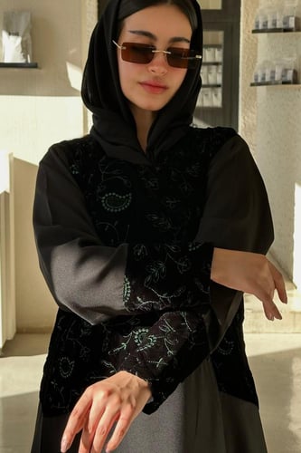 عباية مخمل شتوية مع قماش باربي | A29