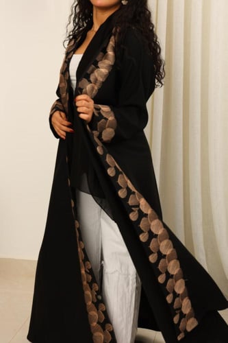 عباية كتان سوداء نصف كلوش بتطريز ذهبي-بيج + طرحة |...