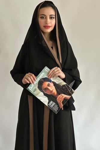 عباية سوداء بتفاصيل بني موكا + طرحة | A62