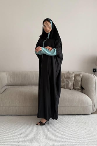 عباية كلوش قماش إنترنت كوري أسود بأكمام تيفاني/سما...