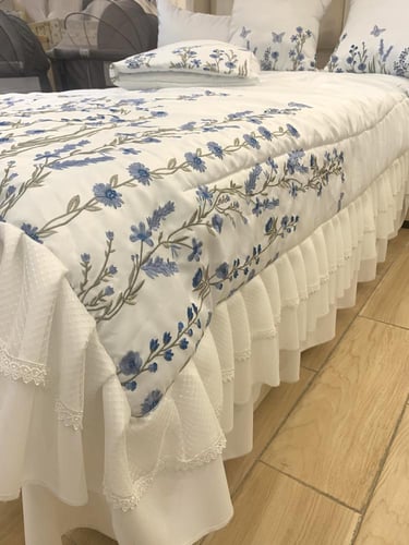 طقم مفرش نفاس مع سرير البيبي مطرز