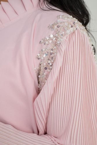 روب استقبال ناعم بتطريز لؤلؤ وكريستال - وردي