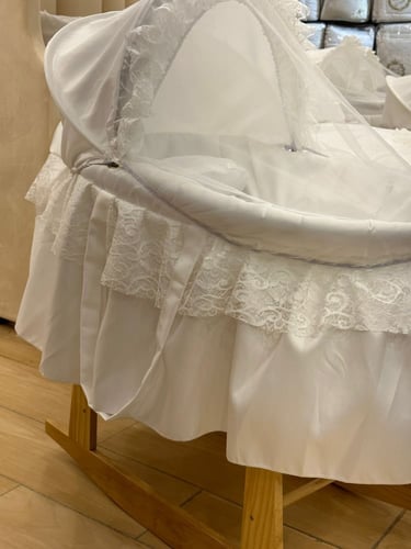 طقم مفرش نفاس مع سرير البيبي