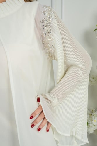 روب استقبال ناعم بتطريز لؤلؤ وكريستال - سكري