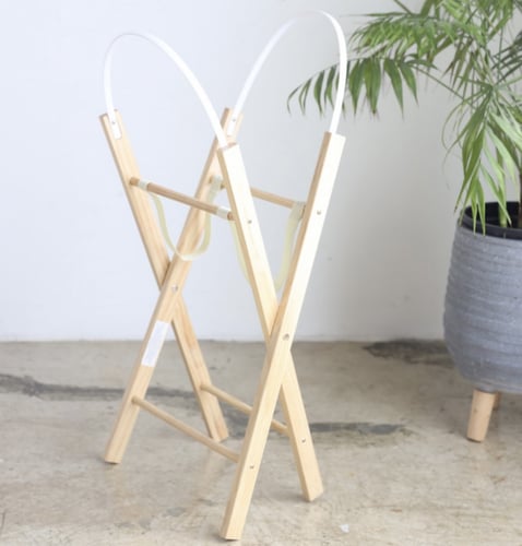 سرير أطفال حديث الولاده+ شامل القاعده