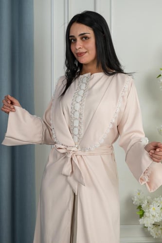 روب استقبال مواليد للأم بكلفة فاخرة - بيج