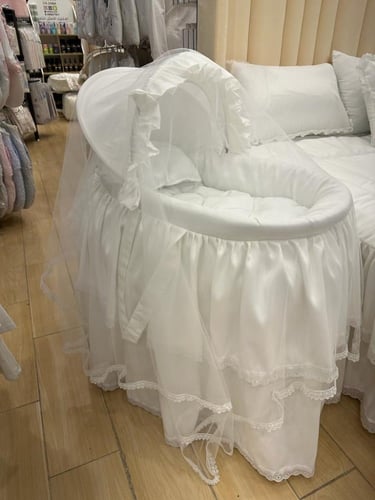 طقم مفرش نفاس مع سرير البيبي